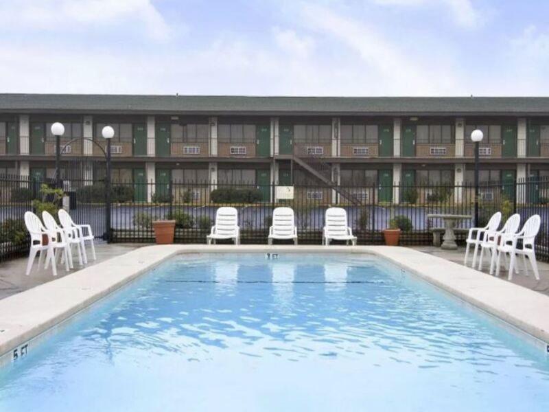 Hotel Super 8 By Wyndham Giddings Esterno foto