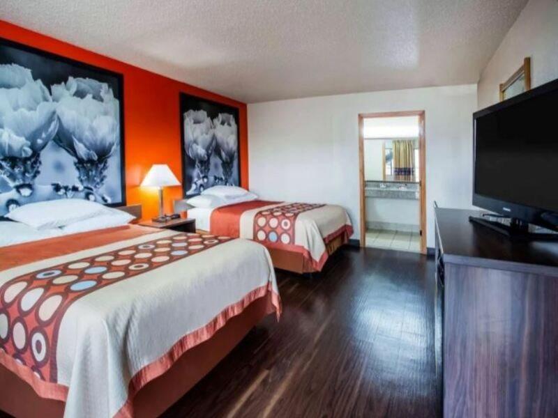 Hotel Super 8 By Wyndham Giddings Esterno foto