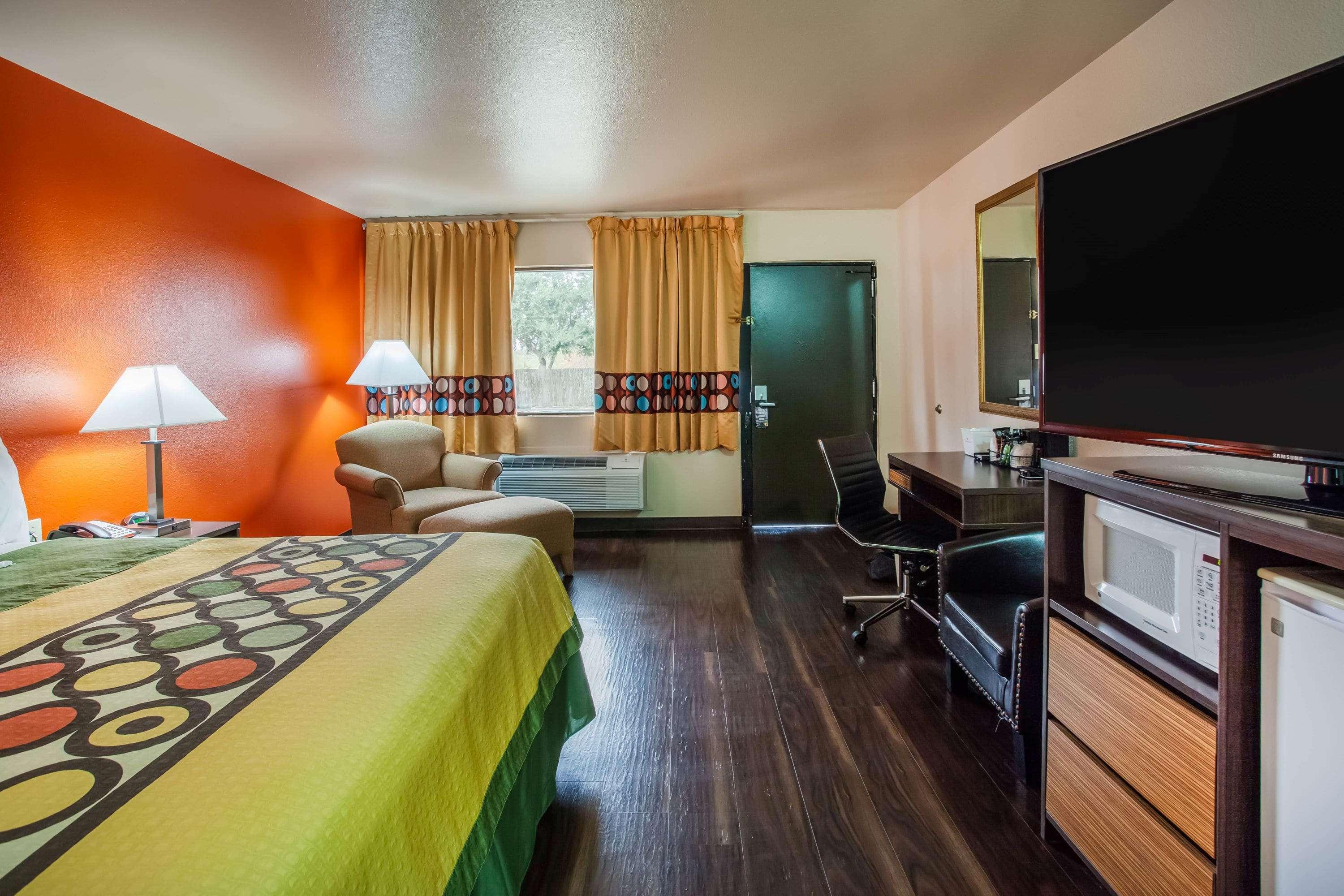 Hotel Super 8 By Wyndham Giddings Esterno foto