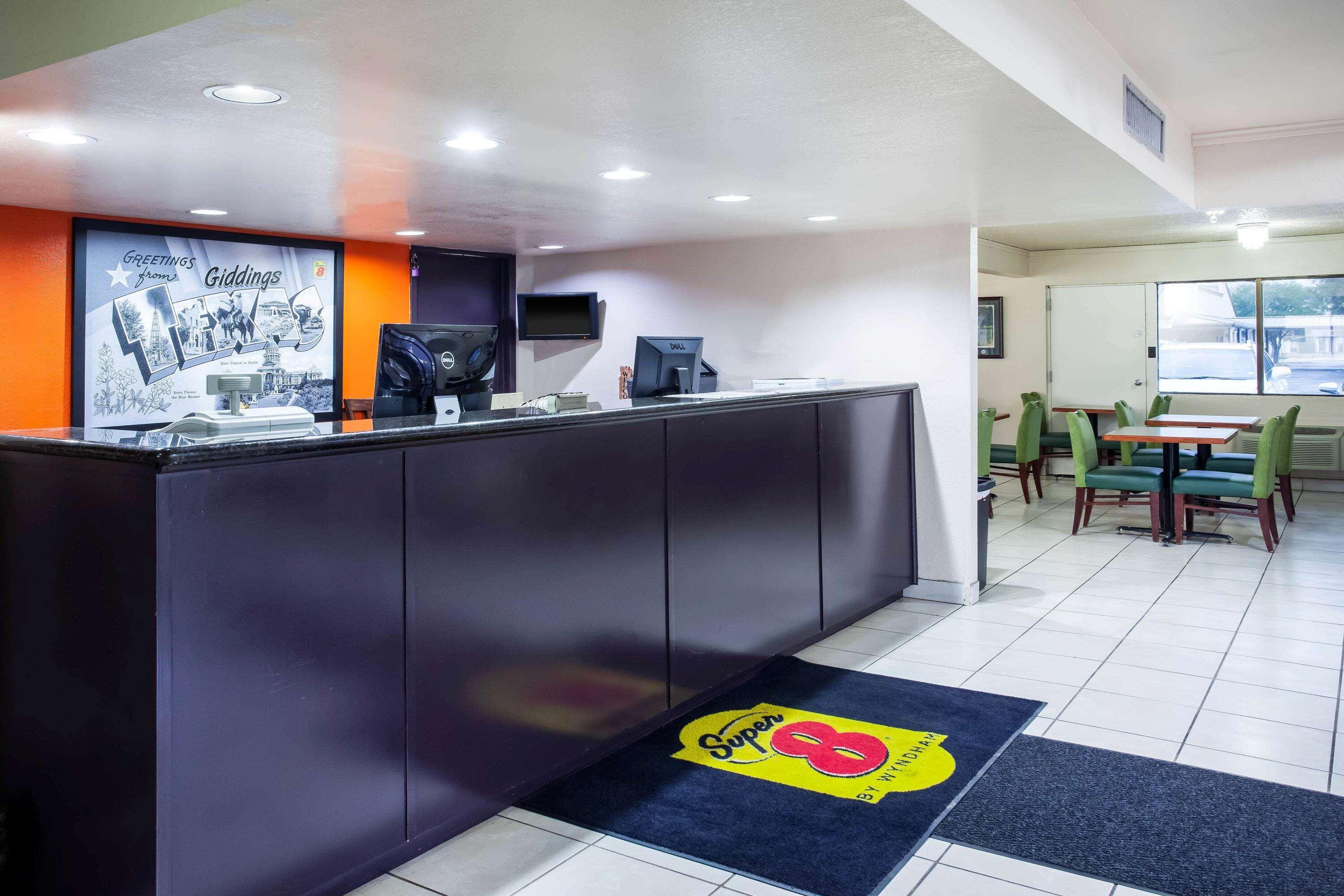 Hotel Super 8 By Wyndham Giddings Esterno foto
