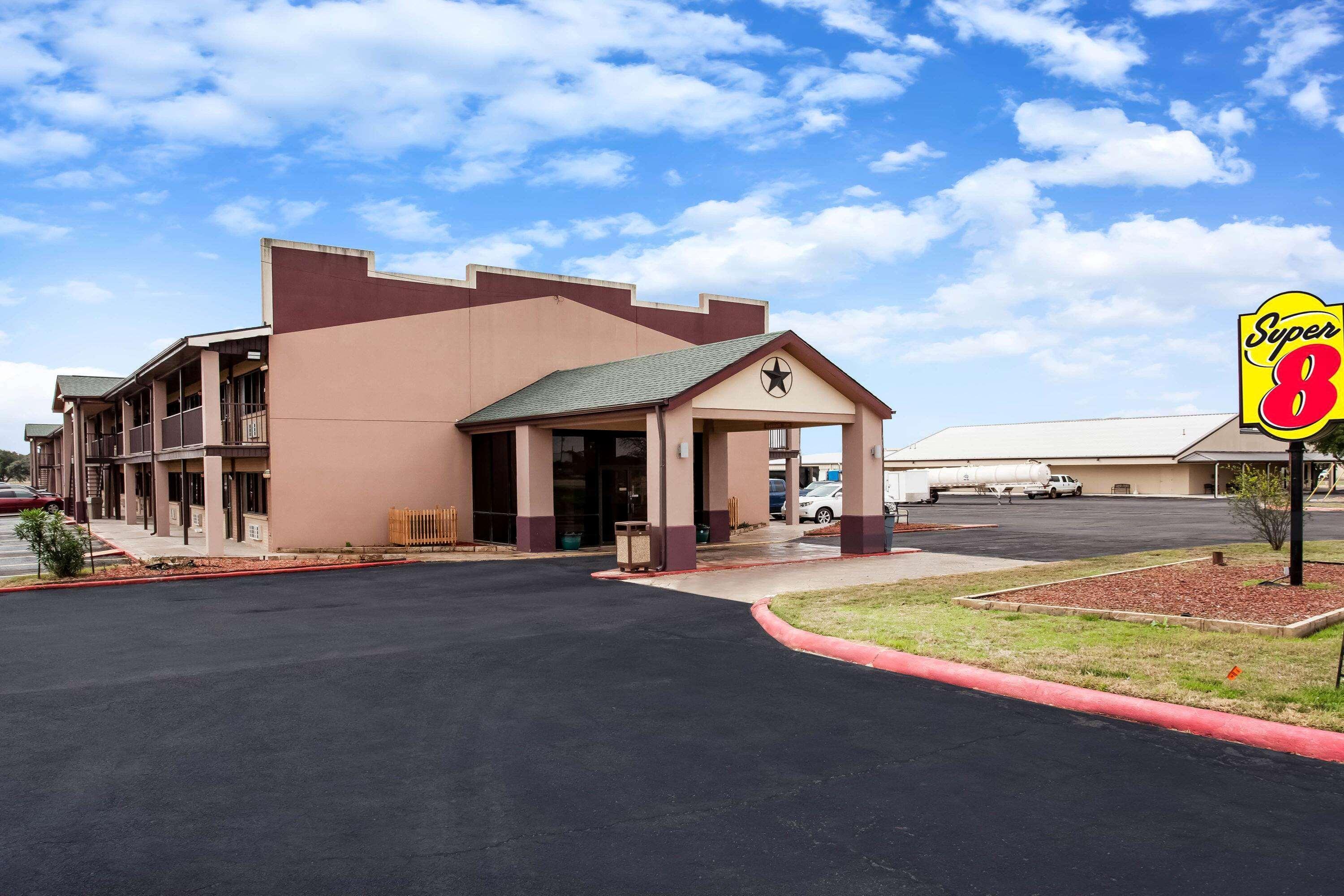 Hotel Super 8 By Wyndham Giddings Esterno foto