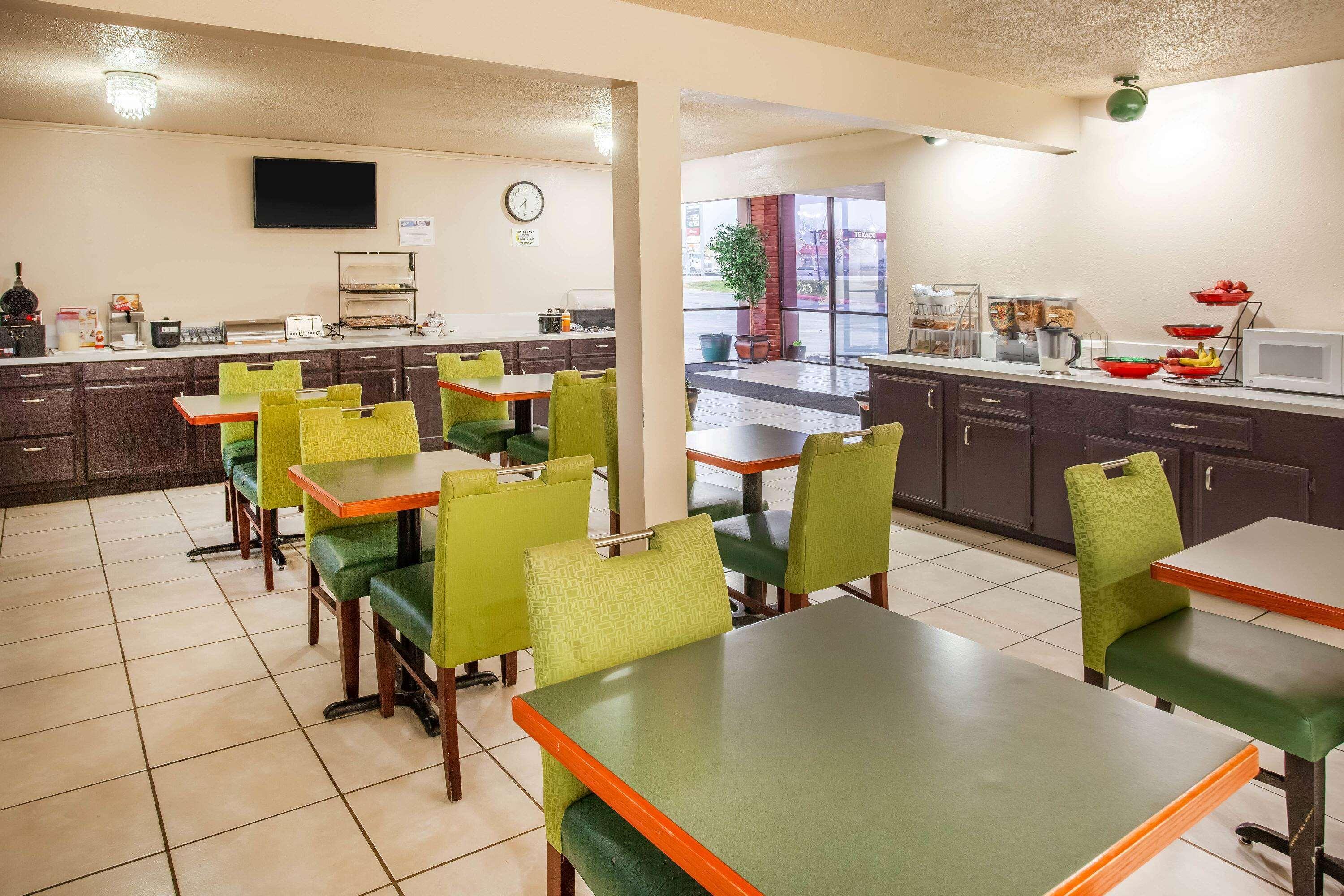 Hotel Super 8 By Wyndham Giddings Esterno foto