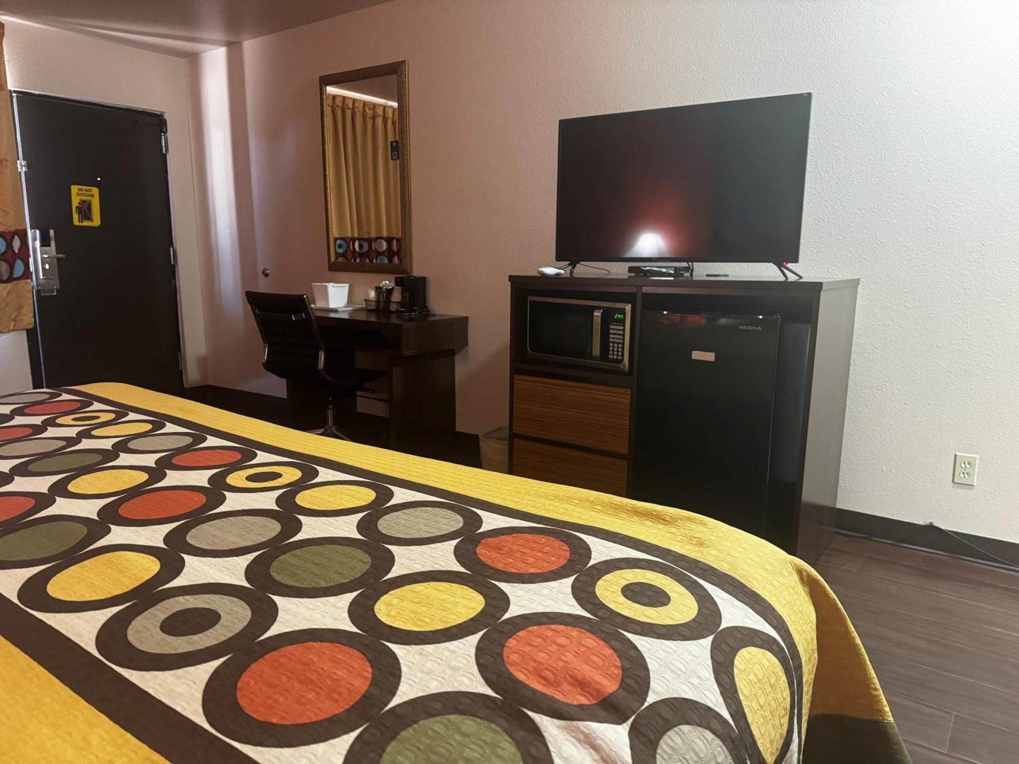 Hotel Super 8 By Wyndham Giddings Esterno foto