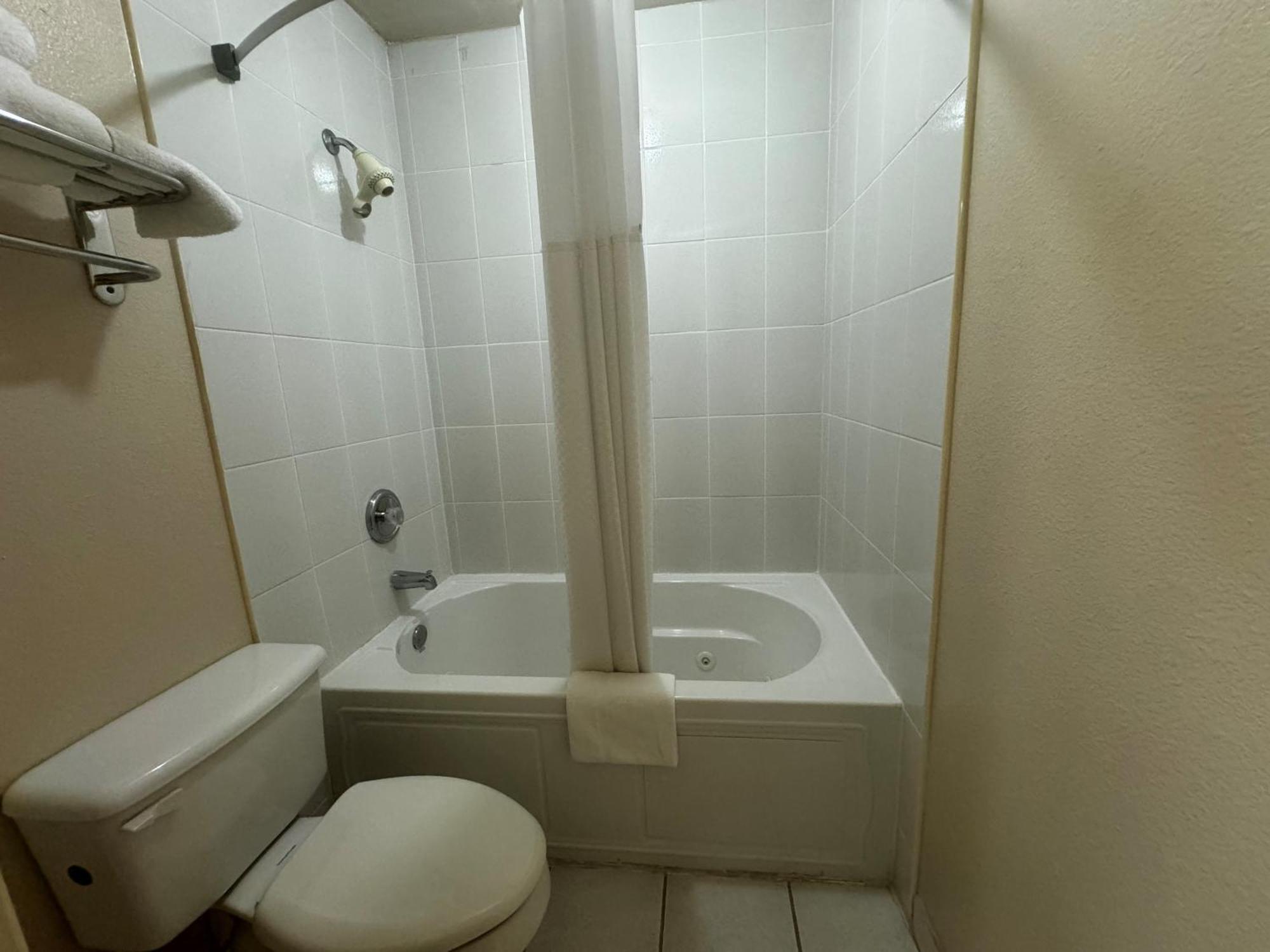 Hotel Super 8 By Wyndham Giddings Esterno foto